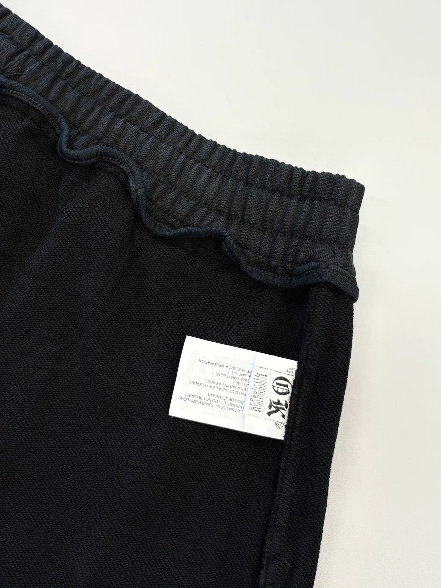 P270 [High Quality] Chrome Hearts Embroidered Horseshoe Rivets🪡+Watermark Letters‼ ️Autumn and winter straight sweatshirt trousers *Customized 420g terry cotton fabric, soft, skin-friendly and comfortable *Embroidery process: horseshoe print + rivet embroidery *A very simple and elegant classic continuation, both in terms of upper body comfort, it is unparalleled, interpreting your luxury and taste, creating your fashionable style and charm. Three complete standards. Same style for men and women. 𝐂𝐎𝐋𝐎𝐔𝐑: Black 𝐒𝐈𝐙𝐄: S-XL